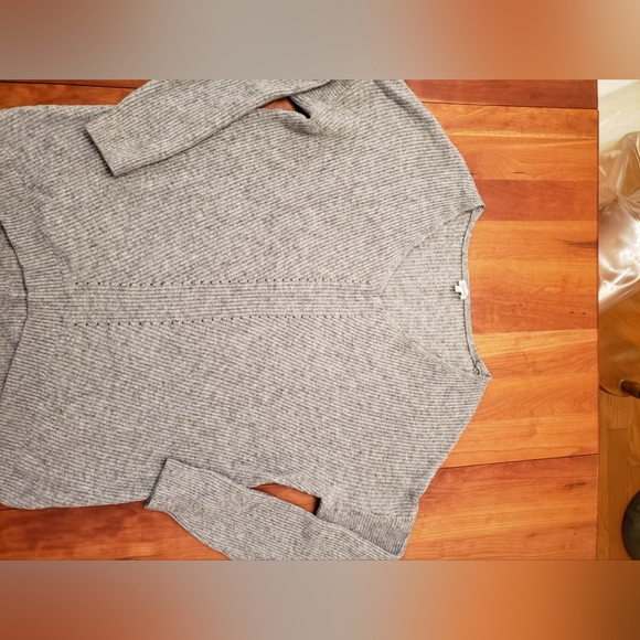 Kismet Deep V Grey Sweater size XXL - Picture 5 of 13